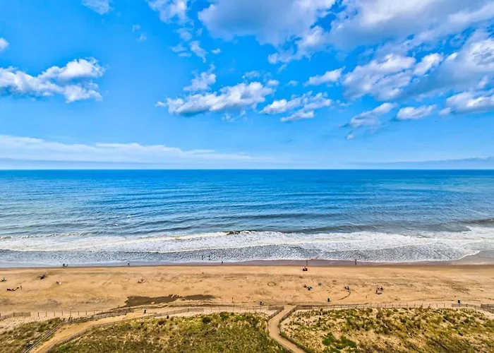 Affordable With Balcony Views Pools & Game Holiday home *
